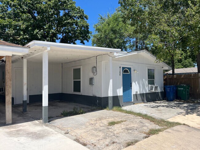 Foto del edificio - 415 Elmwood Dr