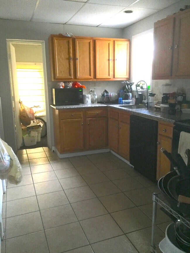 kitchen - 516 Montclair Ave