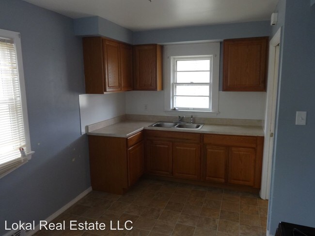 Building Photo - 2 br, 1 bath House - 4527 E. Frontenac