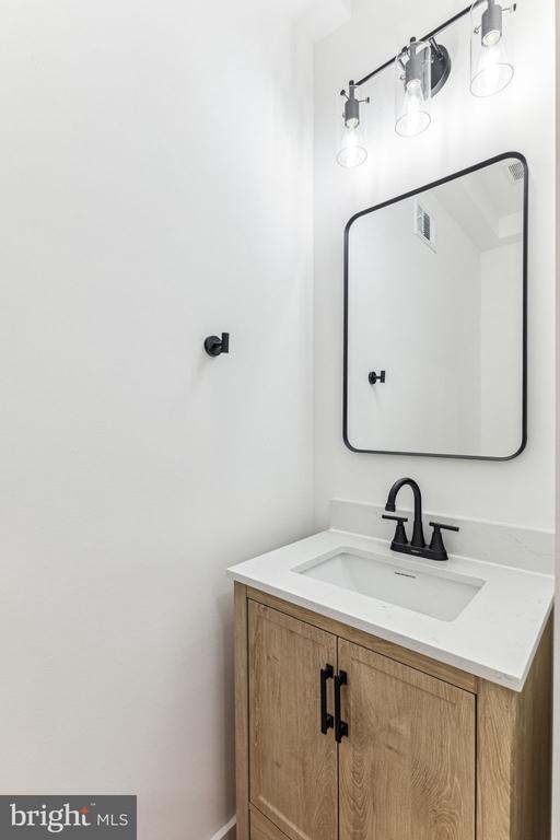 Foto del edificio - 2224 N Howard St