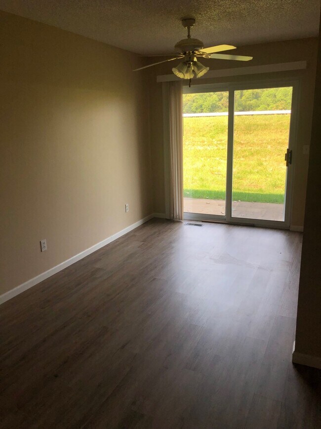 Building Photo - 3023 Bluff Ridge Dr