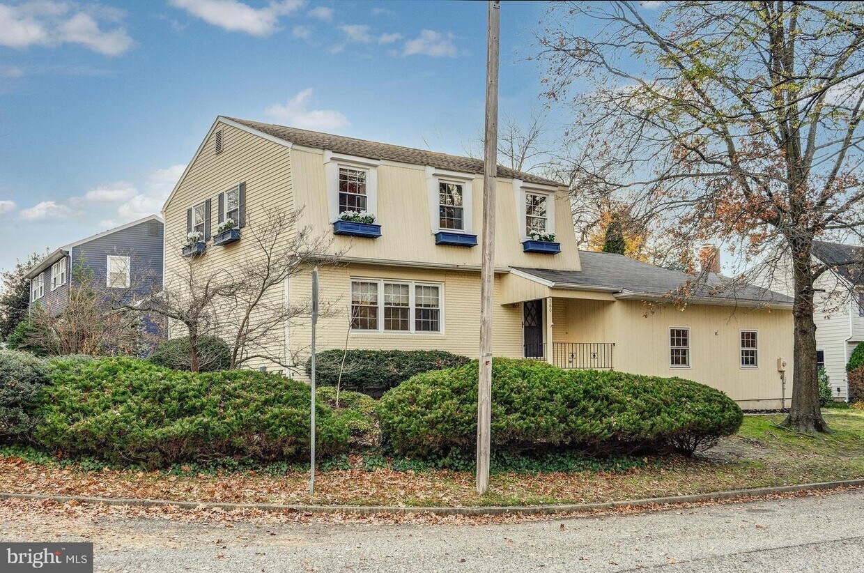 Primary Photo - 260 Village Ct