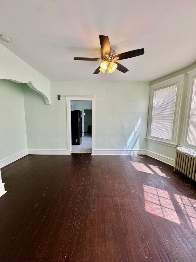 Foto del edificio - Spacious 3-Bedroom Home Near Fern Rock Sta...