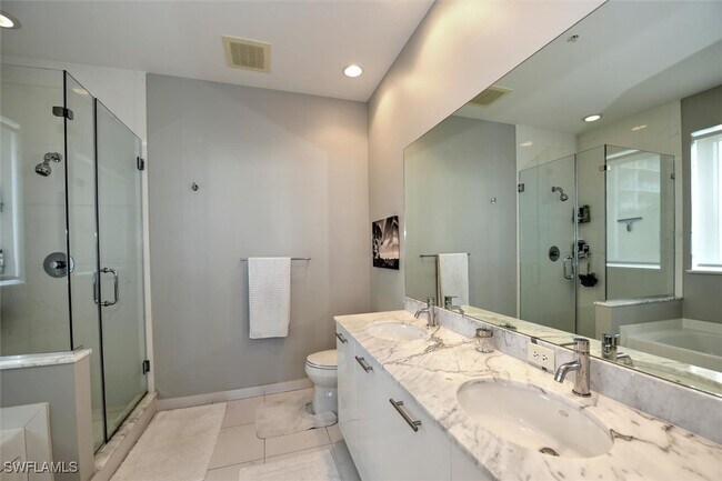 Foto del edificio - 3000 Oasis Grand Blvd