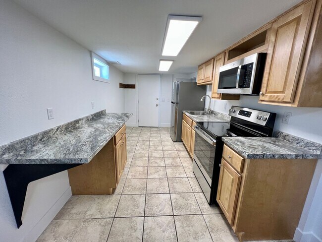 Building Photo - 424 S 29th St