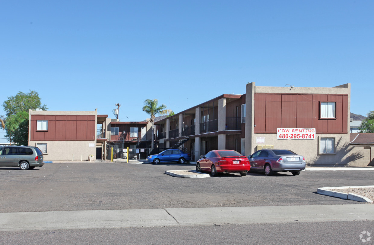 Primary Photo - Mellow Square Apartments