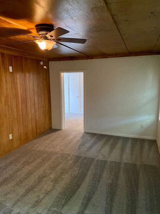 Photo - Cozy 1/1 duplex unit on a large lot - Available in June. Apartment