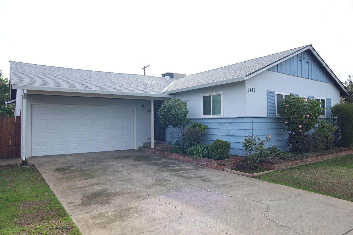 Primary Photo - 3 br, 1 1/2 ba, 2 car gar in the Brentwood...