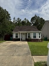 Building Photo - 13401 Warren Dr