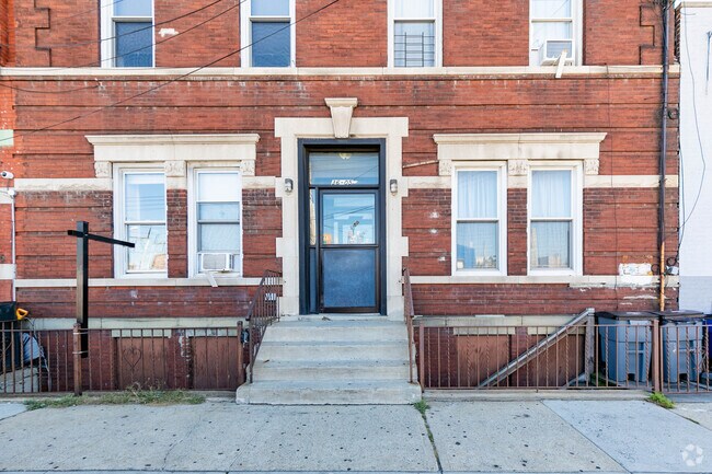 Building Photo - 3605 Vernon Blvd
