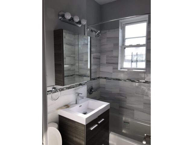 Foto del edificio - 104 Elmhurst 32 Ave