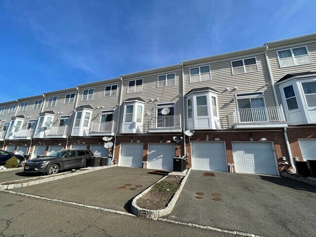 Foto del edificio - 275 Custer Ave