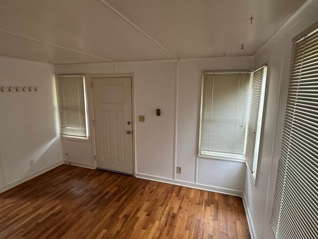 Building Photo - 1 Bedroom Duplex in Downtown Eugene