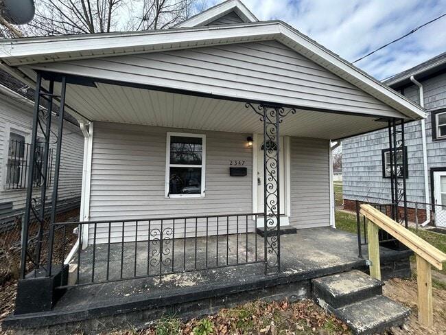 Building Photo - 2347 Rosedale Ave