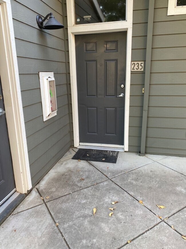 Building Photo - 3 Bedroom 2 bath Condo in Wild Horse with garage