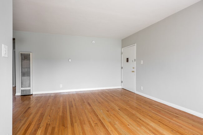 Building Photo - 1051 S Cochran Ave