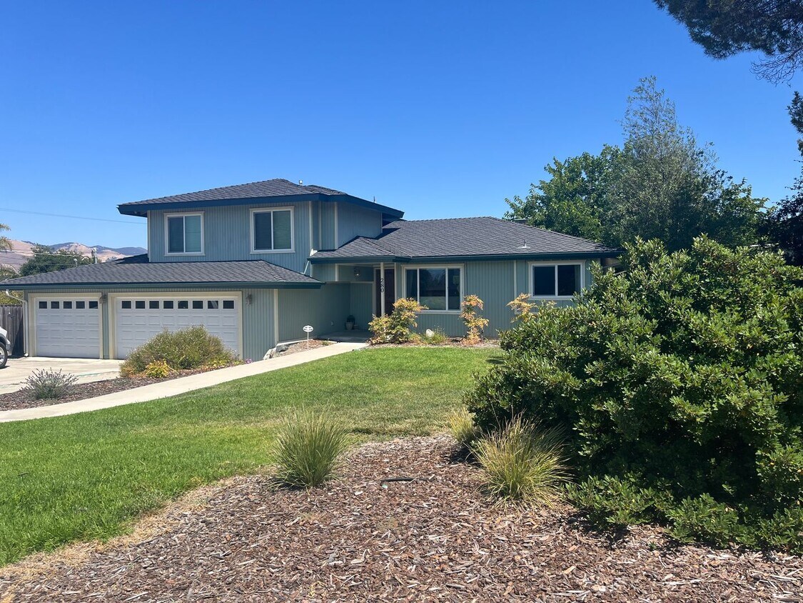 Primary Photo - 2 Story Home on Corner lot, Beautiful Moun...
