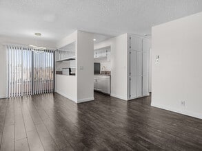 Building Photo - 1168 E 10th St