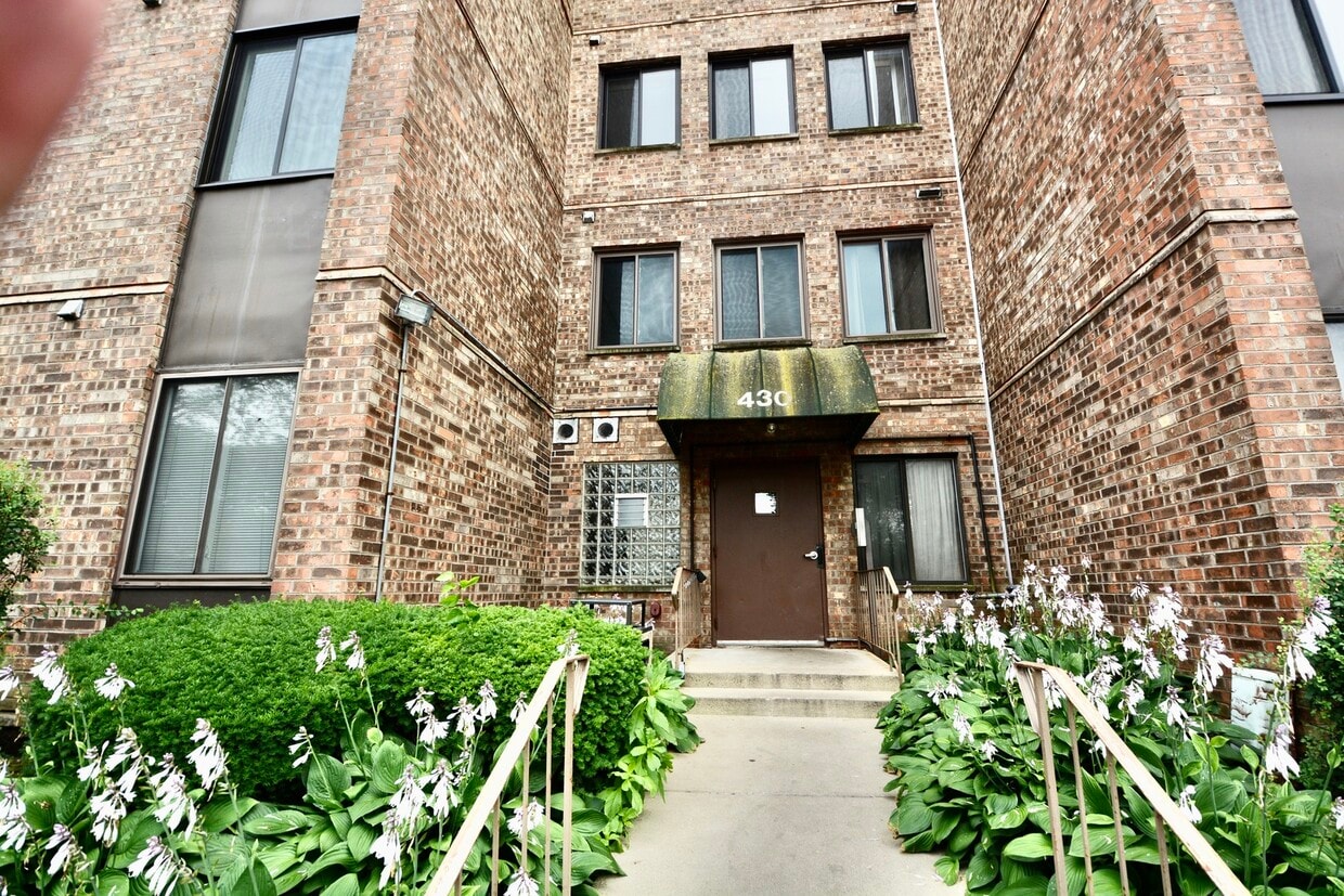 430 Walnut Creek Rd Unit 2403, Lisle, IL 60532 Condo for Rent in