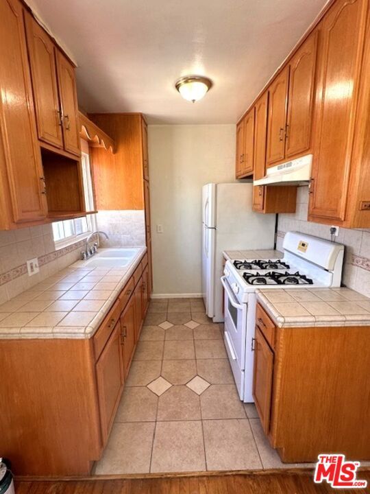 Building Photo - 4751 Oakwood Ave