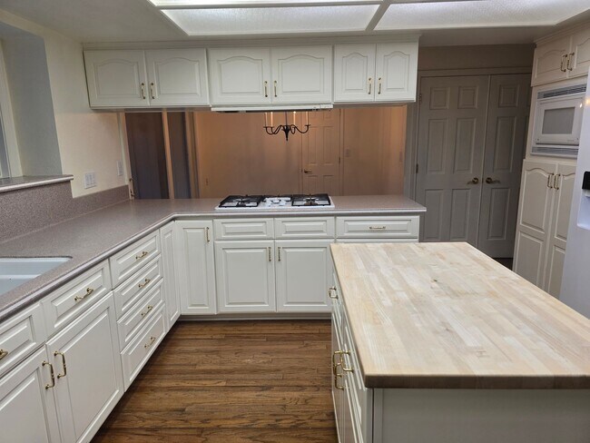 Foto del edificio - 4 bedroom home off of Mayberry Dr in Reno