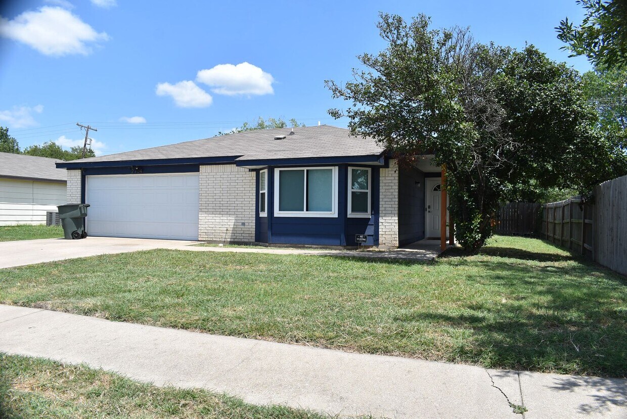 Primary Photo - 4 Bd / 2 Bath in Killeen! Convenient to Fo...