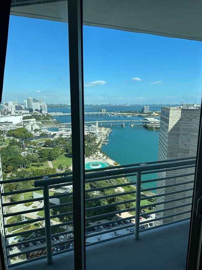 Bayfront Park - 325 S Biscayne Blvd Apartment