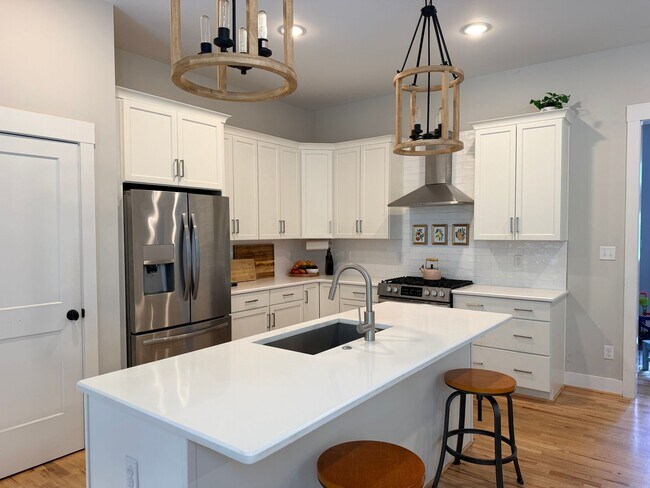 Building Photo - Beautiful Modern 3 Bedroom Church Hill Home