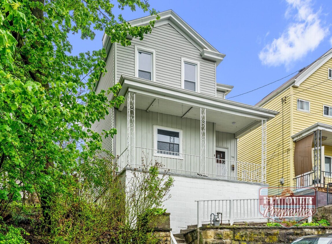 Primary Photo - Fully Renovated 2 Bedroom House Just Off G...