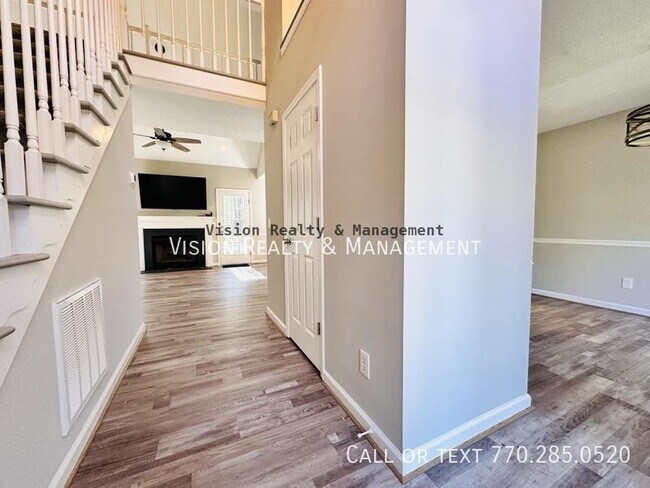 Building Photo - Move in Ready! Beautiful 4BD/2.5BA