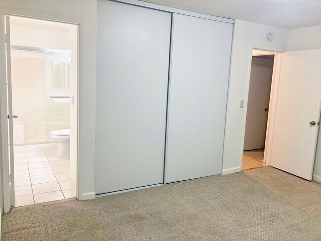 Building Photo - 676 Corinthia Dr