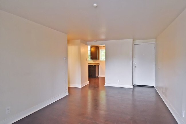 Building Photo - 3944 Mayette Ave. 5