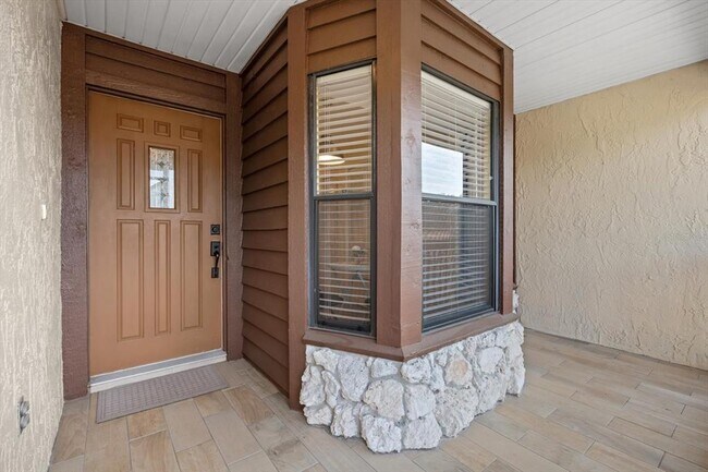 Building Photo - 5753 Avista Dr