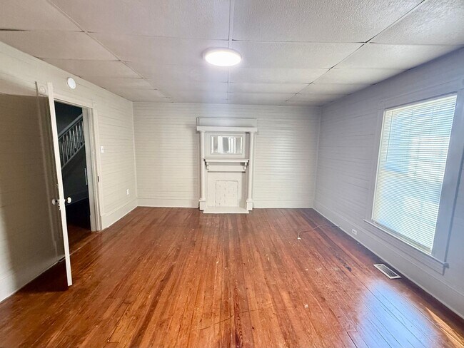 Foto del edificio - Three Bedroom, 1 Bath Gibsonville Home with Rocking Chair Front Porch