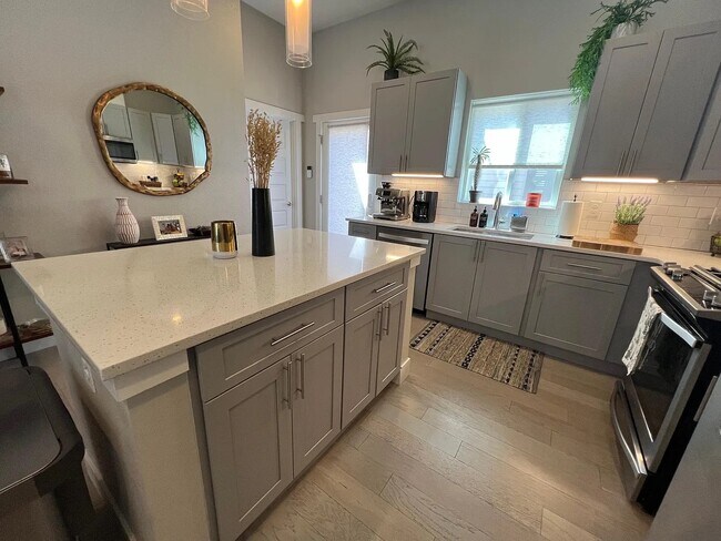 Kitchen - 2860 W Parkside Pl