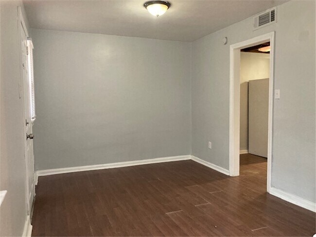 Building Photo - 23 N Pennewell Dr