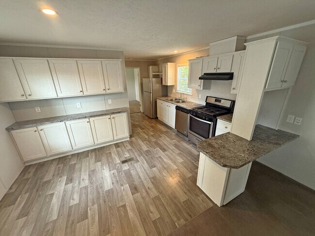Building Photo - 2501 N Apperson Way