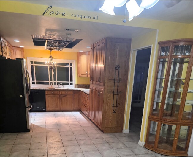 Building Photo - 3154 Valaria Dr N