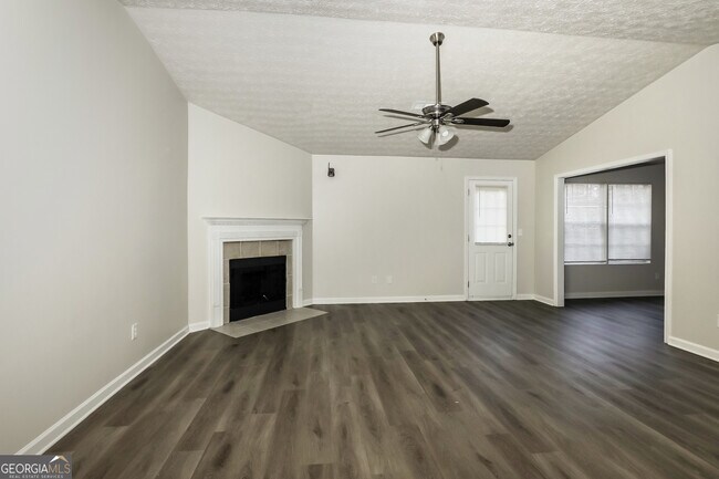 Building Photo - 955 Foxworthy Ln