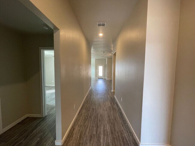 Foto del edificio - SPECIAL $1,000 off 1st month rent - Spacio...