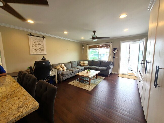 Foto del edificio - Convenient, cute and breezy!