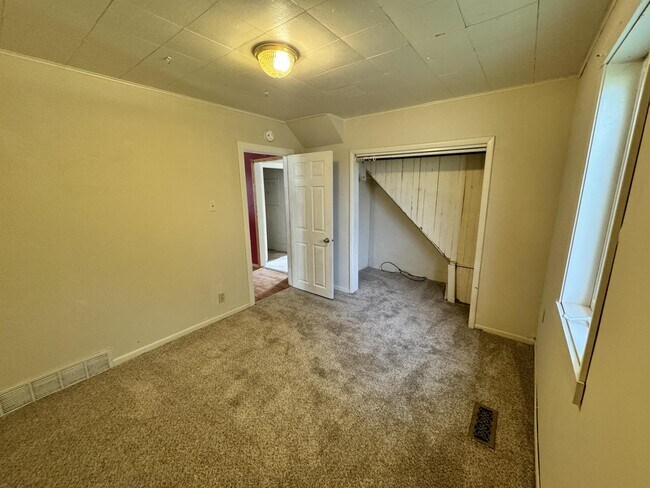 Foto del edificio - 611 Irvine Ave NW