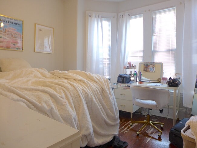 Building Photo - 24 Dell Ave