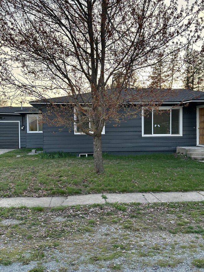 Building Photo - Rancher with unfinished basement APP#41)
