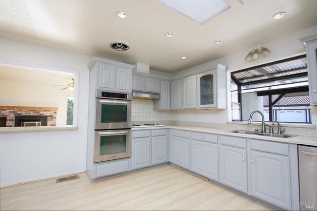 Building Photo - Beautiful Wine Country Home