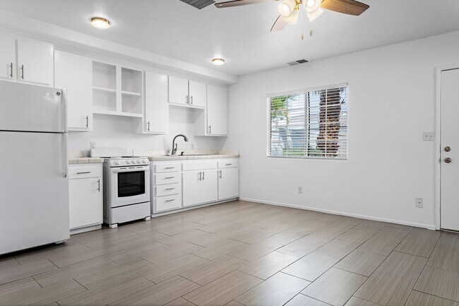 Building Photo - 78582 Avenida La Fonda