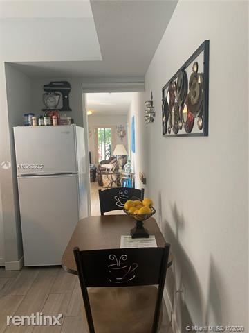 Foto del edificio - 1 br, 1 bath Duplex - 309 E 17th St # 309