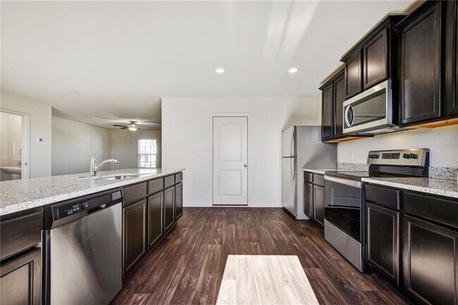 Foto del edificio - 525 Riverdale Dr