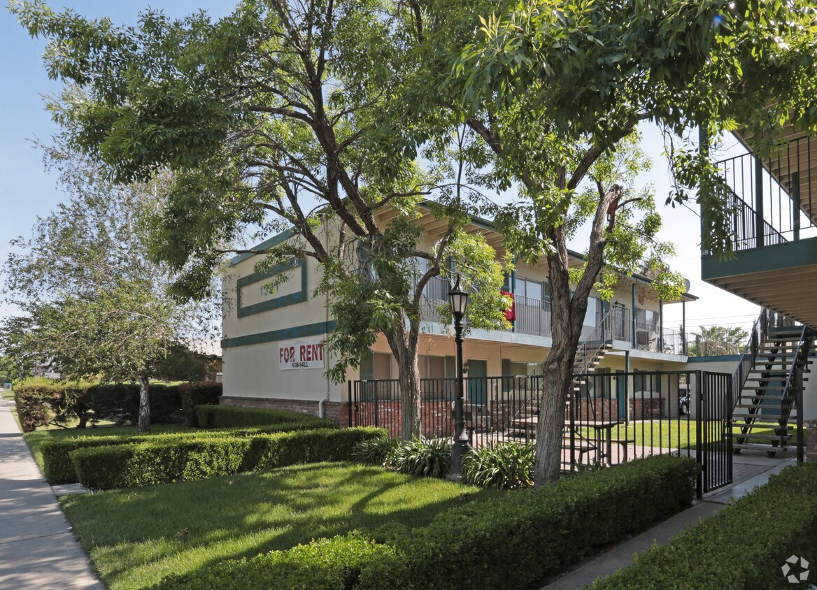 Primary Photo - 1321 Minnewawa Ave