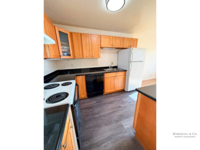 Building Photo - TIBURON! 2BR/2BA GROUND LEVEL UNIT WITH BE...